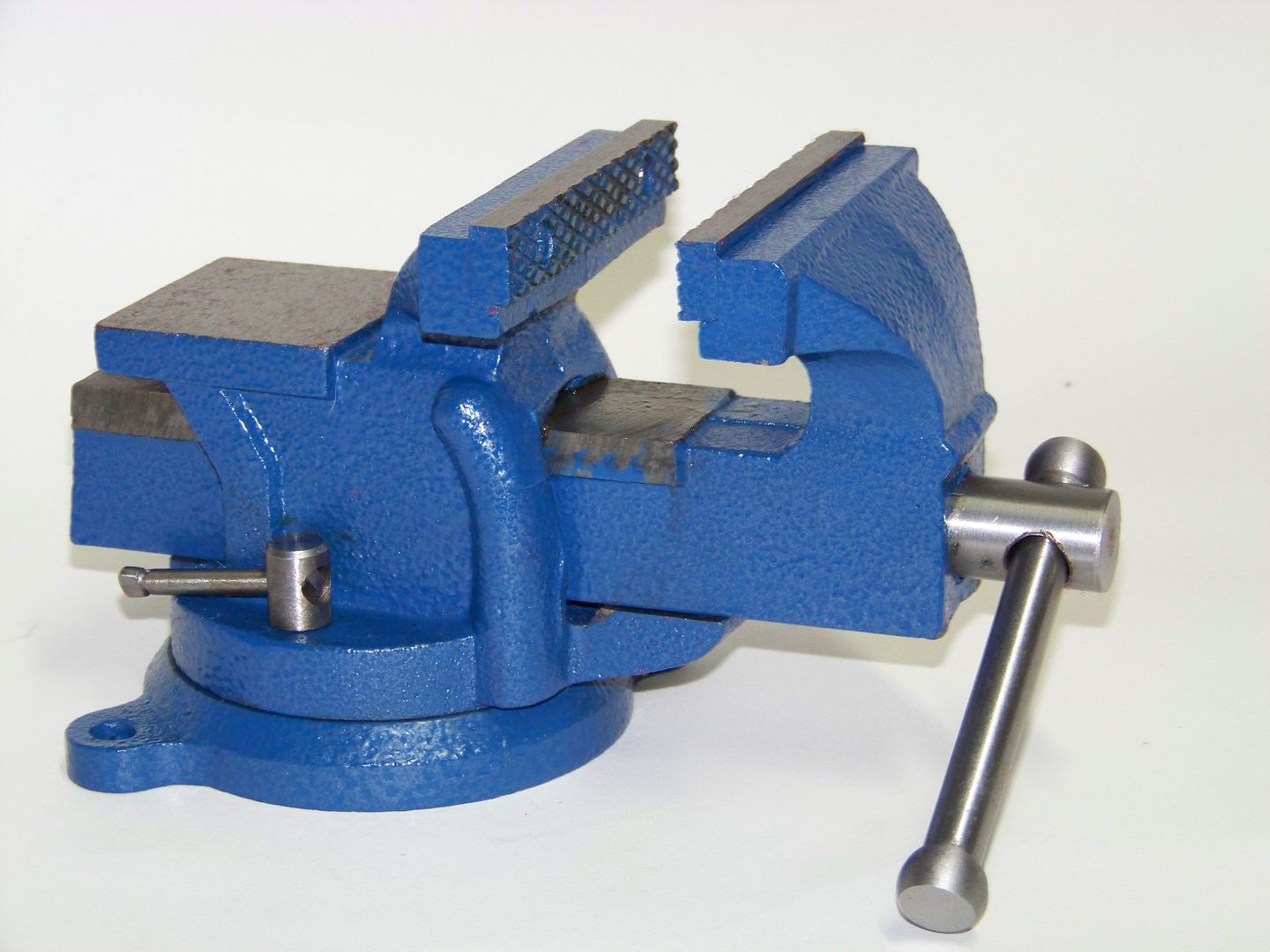 Heavy Duty 4 Bench Vise with Anvil Swivel Locking Base Table Top 