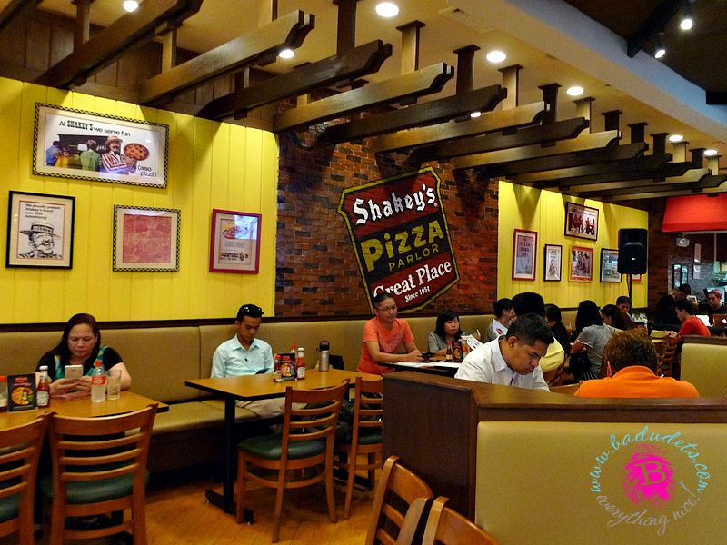 shakey's bonifacio stopover