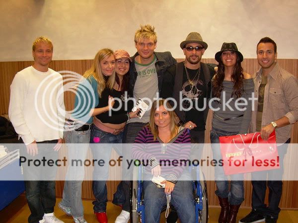 http://img.photobucket.com/albums/v519/vivibsbcarter/unbreakable%20tour/bsb%20na%20itali/meetgreet.jpg?t=1196366750