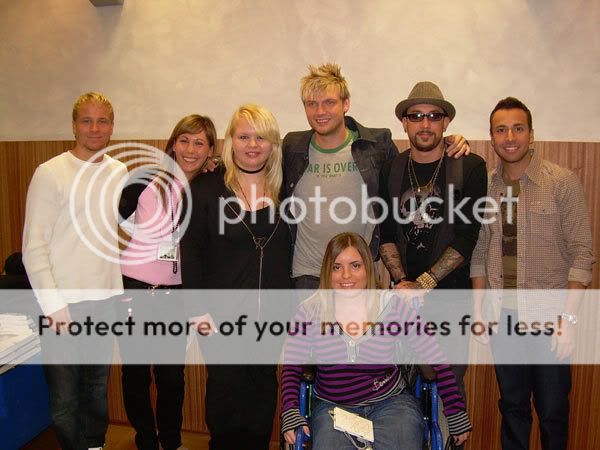 http://img.photobucket.com/albums/v519/vivibsbcarter/unbreakable%20tour/bsb%20na%20itali/meetgreet2.jpg?t=1196366772