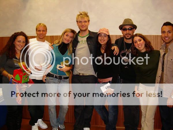 http://img.photobucket.com/albums/v519/vivibsbcarter/unbreakable%20tour/bsb%20na%20itali/meetgreet4.jpg?t=1196366797