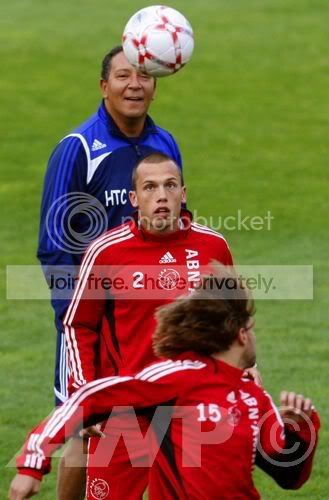 [直播] sk slavia praha 2-1 ajax(主队总比分3-1晋级)