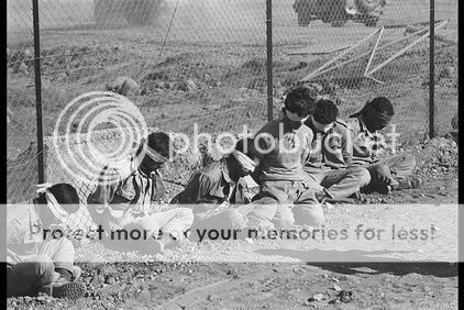 صور نادره ملتقطه اثناء حرب اكتوبر   التصوير اسرائيلي و امريكي BLINDFOLDEDSYRIANSOLDIERSSITTINGBYA