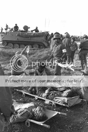 صور جديدة و حصرية لحرب اكتوبر 1973 (يوم الغفران)(Yum Kippur) INTHEPHOTOWOUNDEDIDFSOLDIERSTREATED
