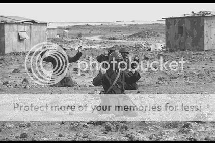 صور جديدة و حصرية لحرب اكتوبر 1973 (يوم الغفران)(Yum Kippur) SYRIANSOLIDERSHOLDINGTHEIRHANDSUPAS