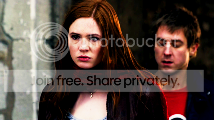 Dr Who And Amy Pond Kiss Scene