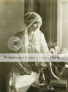 Princesa Margarita de Gran Bretaña e irlanda del Norte - Página 2 QueenMumBridesmaid