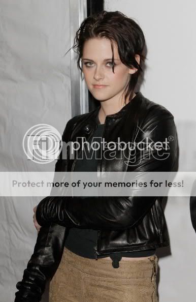 "Remember Me" Premiere - Rob and Kristen - Photo's Kristen11-3