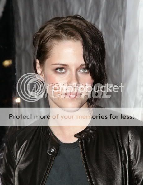 "Remember Me" Premiere - Rob and Kristen - Photo's Kristen8-3