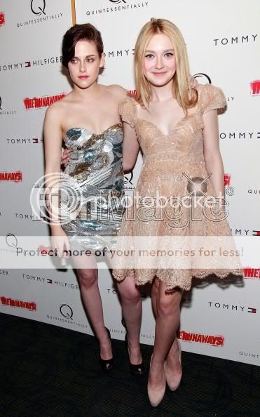 The Runaways - NYC - Premiere Photo's - Kristen & Dakota KristenDakota2