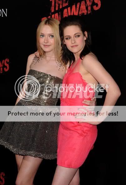 The Runaways - LA - Premiere Photo's - Kristen & Dakota KristenDakota7-1