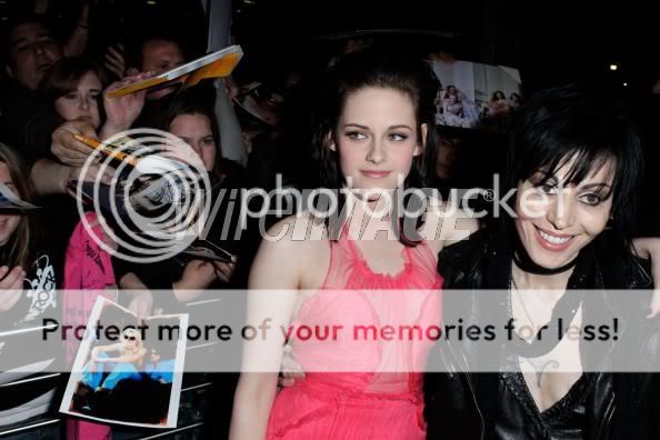 The Runaways - LA - Premiere Photo's - Kristen & Dakota KristenJoanJett-1