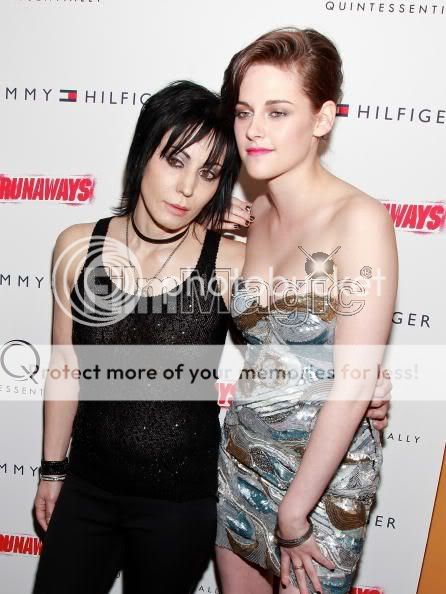 The Runaways - NYC - Premiere Photo's - Kristen & Dakota KristenJoanJett