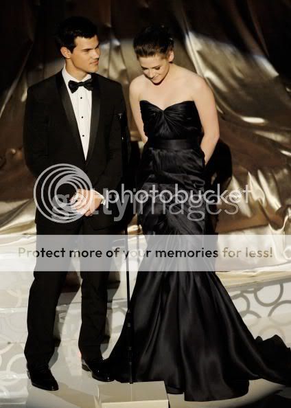 The 82nd Annual Academy Awards [Oscars] Anna, Kristen & Taylor TaylorKristen6
