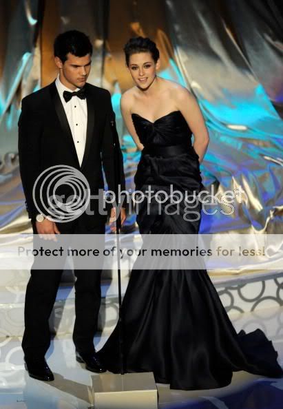 The 82nd Annual Academy Awards [Oscars] Anna, Kristen & Taylor TaylorKristen7