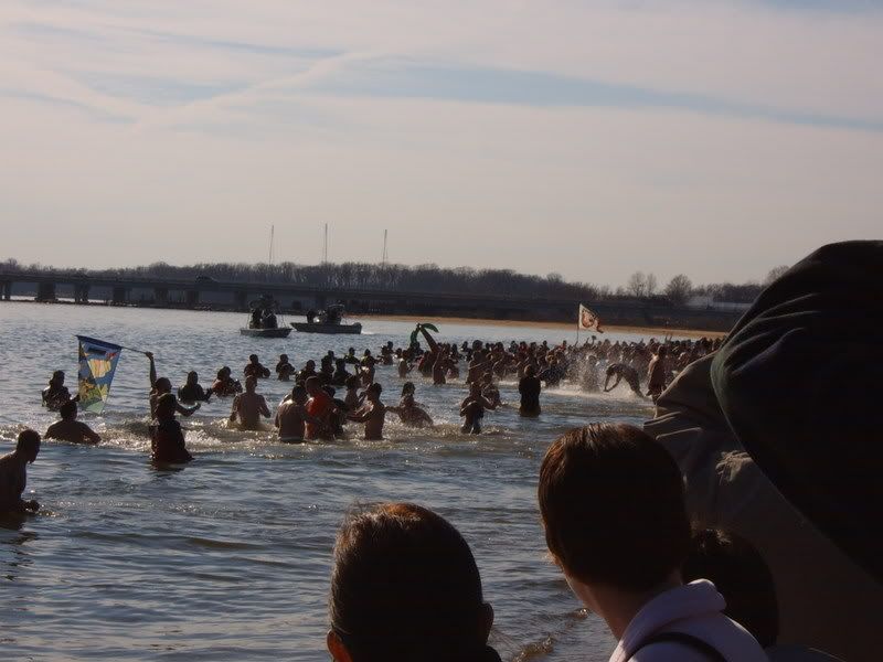 I'm Jumpin in the Bay! PolarBearPlunge2007011