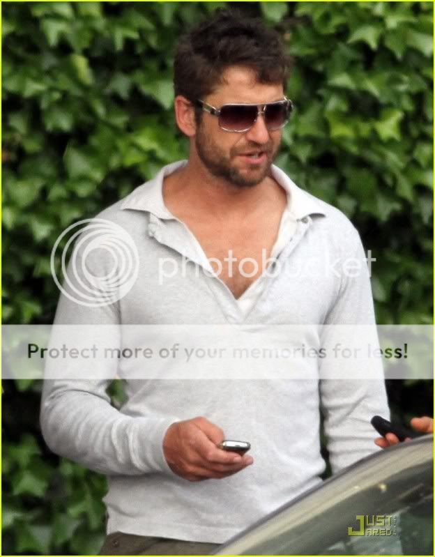 Gerard Butler - Pgina 15 Gerard-butler-playing-paris-03