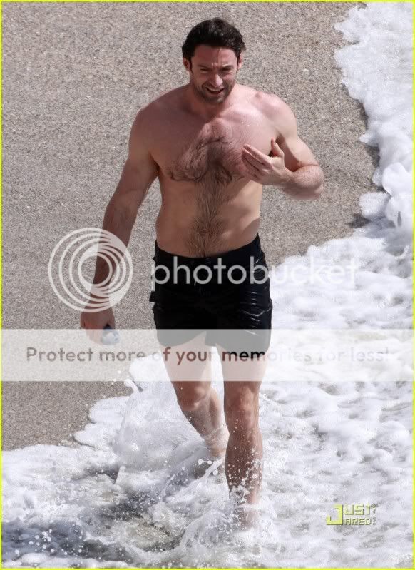 Hugh Jackman - Pgina 7 Hugh-jackman-st-barts-beach-17