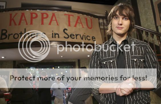 Scott Michael Foster (Cappie en GREEK) Cappielead