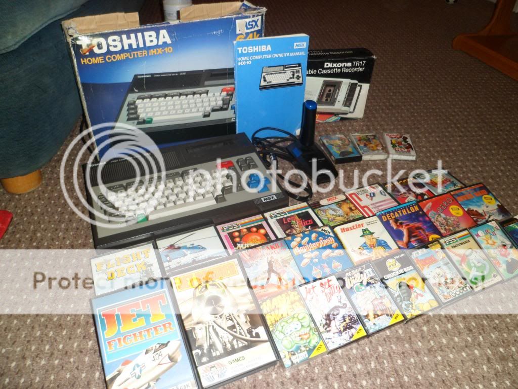 Closed Toshiba MSX 64k HX-10, Tape Deck, Joystick & 27 Games