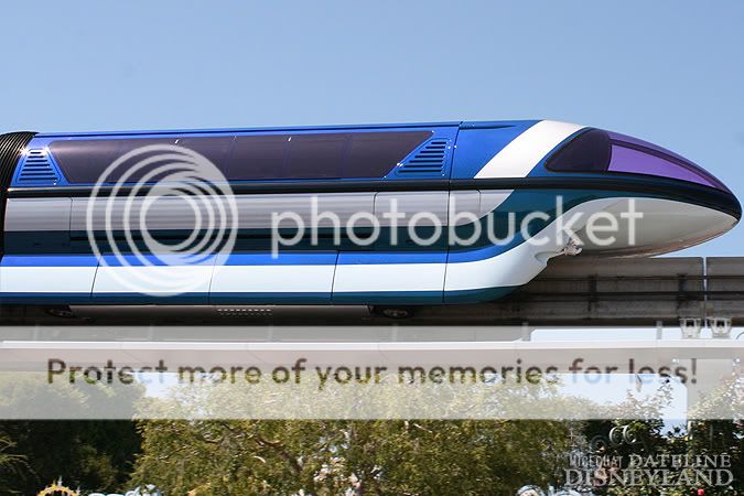 [Disneyland Park] Nouveaux Monorails - Page 2 IMG_7357