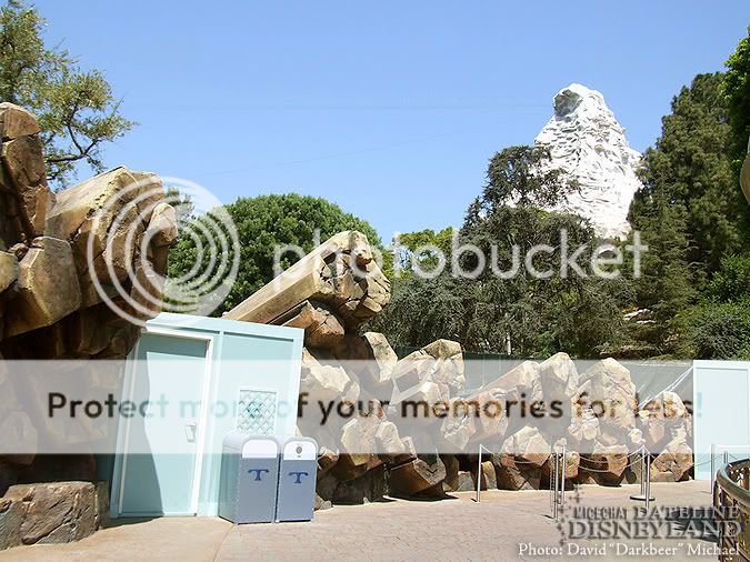 Pourquoi les décors rocheux de Disneyland Paris sont-ils plus beaux que ceux des autres parcs Disney? 355304295_jcmYM-L