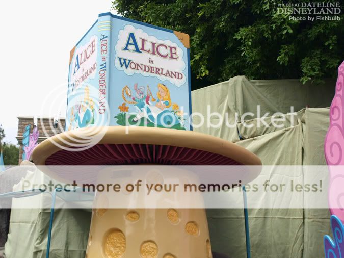 [Disneyland Park] Alice in Wonderland fermée pour mise en conformité (16 juillet au 13 août 2010 et de mi-mars au 04 juillet 2014)  P1016792