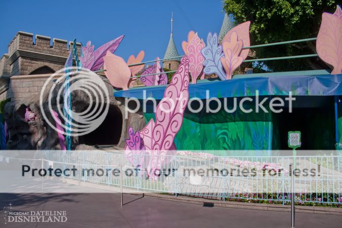 [Disneyland Park] Alice in Wonderland fermée pour mise en conformité (16 juillet au 13 août 2010 et de mi-mars au 04 juillet 2014)  IMG_2353
