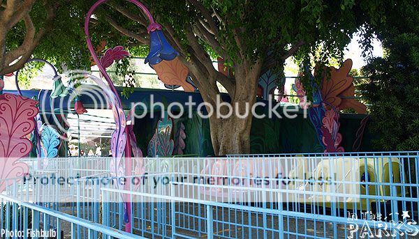 [Disneyland Park] Alice in Wonderland fermée pour mise en conformité (16 juillet au 13 août 2010 et de mi-mars au 04 juillet 2014)  P1018819