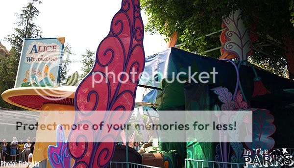 [Disneyland Park] Alice in Wonderland fermée pour mise en conformité (16 juillet au 13 août 2010 et de mi-mars au 04 juillet 2014)  P1018827