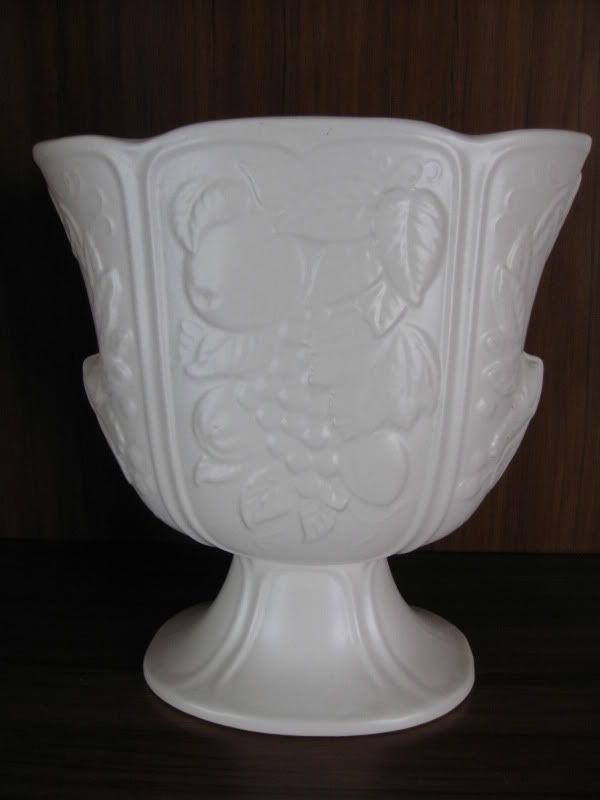 White Vase Number 670 004-3