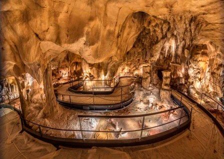 photo Grotte-Chauvet-replique_image-gauche.jpg