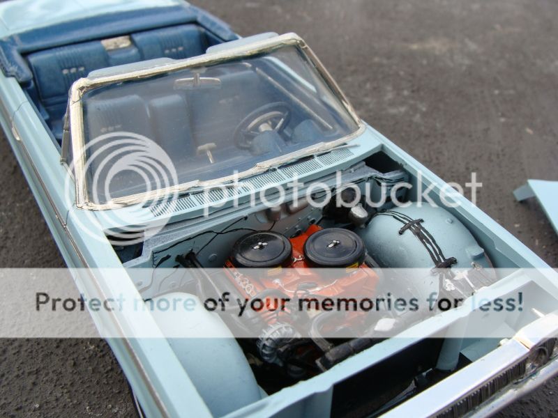 Duel au soleil : 65 Dodge 880 cab VS 65 Plymouth Fury CAb DSC06005