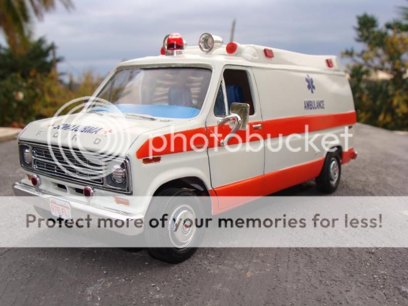 Ford Econoline 75 Ambulance DSC07922_zpsbc502700