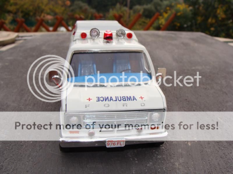 Ford Econoline 75 Ambulance DSC07923_zps57c65f01