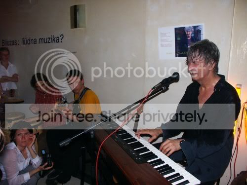 https://img.photobucket.com/albums/v674/Mirutis/JacquesHigelin_20030722-vi.jpg
