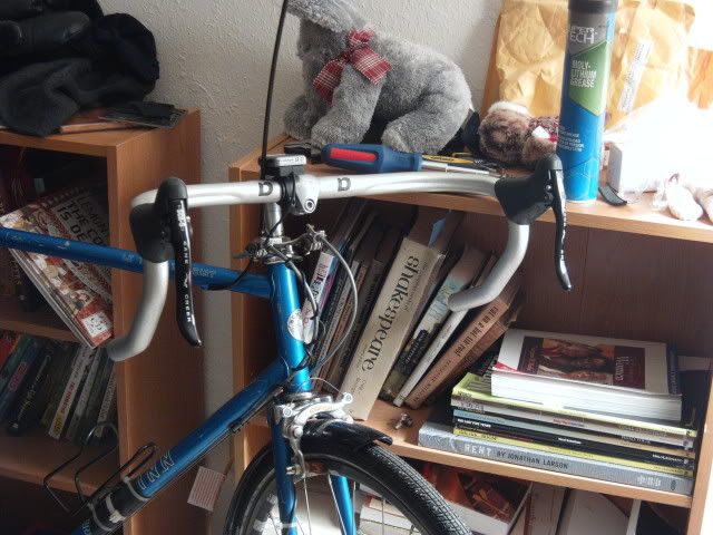 how to tighten brake levers on a road bike