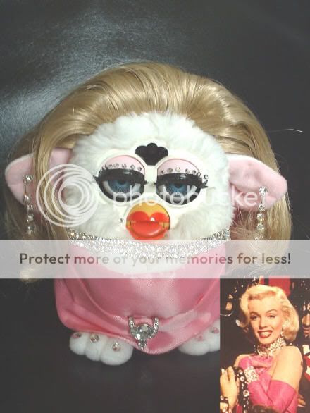 ..................... Marilyn_and_Marilyn_Furby