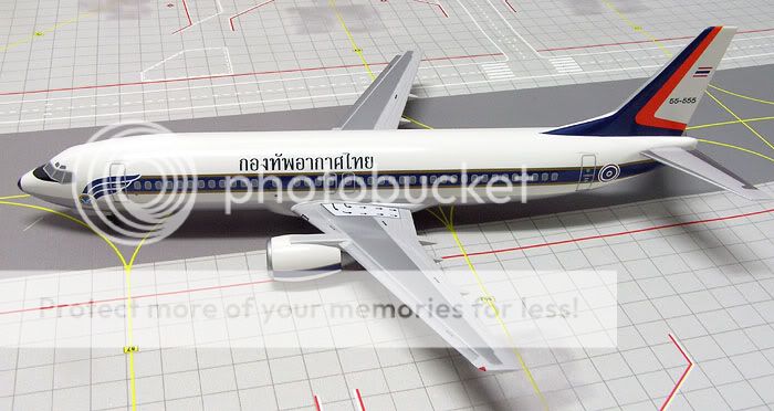 1/130 model ryanair b737-800. Thai air force b737-400 - DA.C