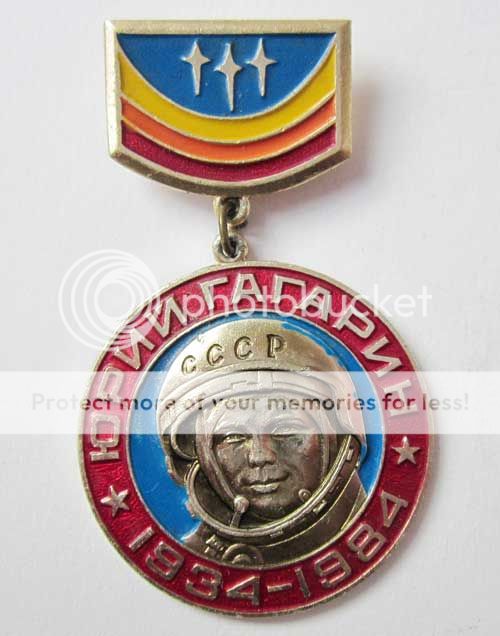 RARE Soviet Space Pin Medal Gagarin Cosmonaut Astronaut