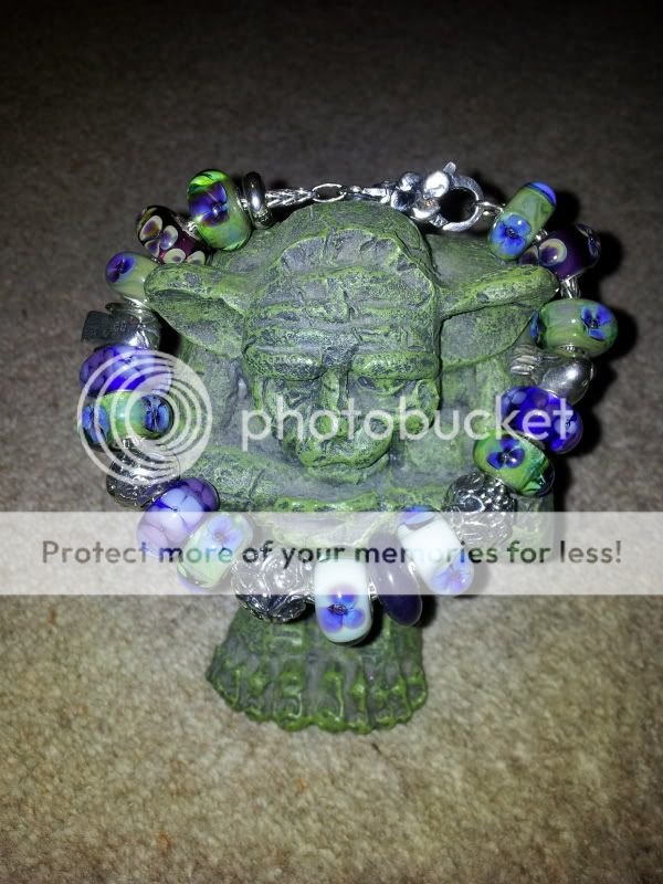 Troll guarding beads :-) 2011-06-01230131-1