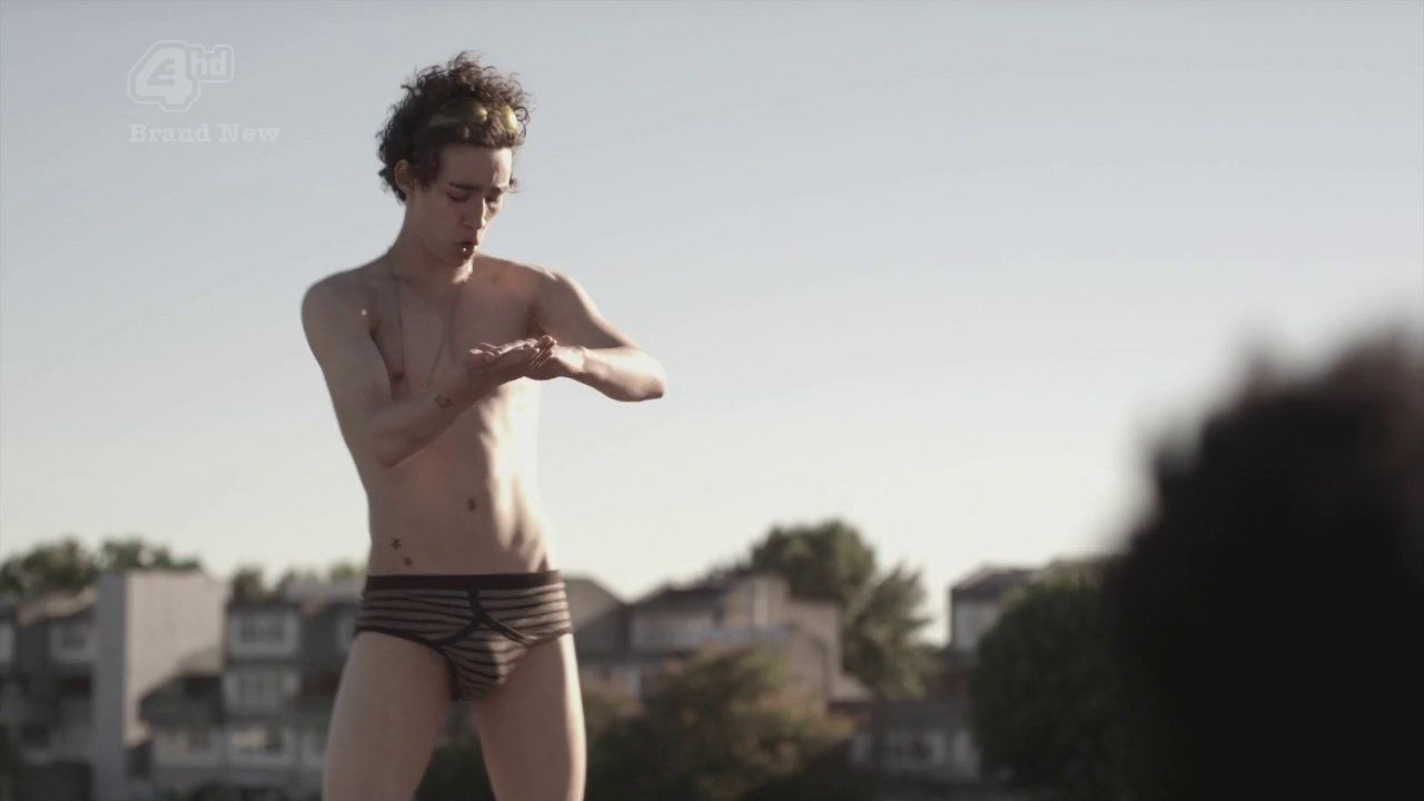 Robert sheehan shirtless