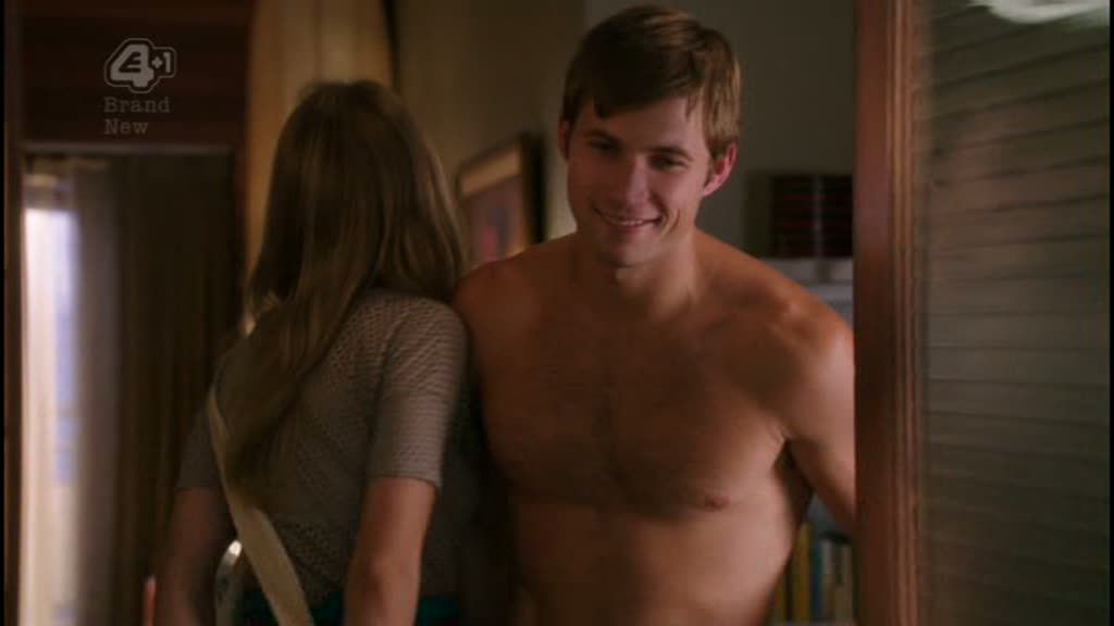 Hunky Justin Deeley shirtless damn hot pictures.