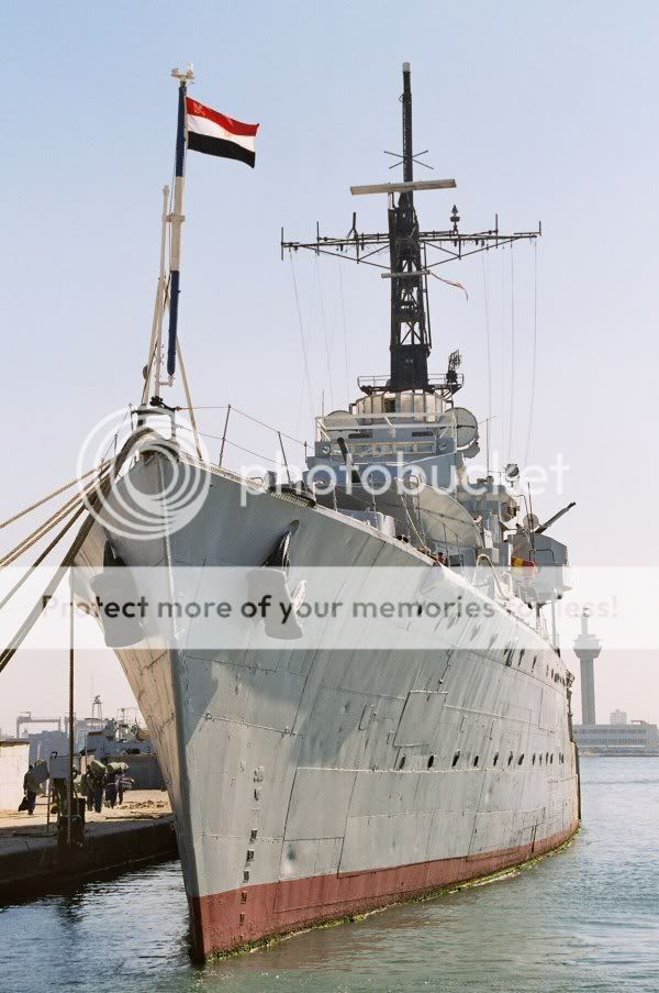 ما اسم السفينة  المصرية في الصورة دي  HMSZenith